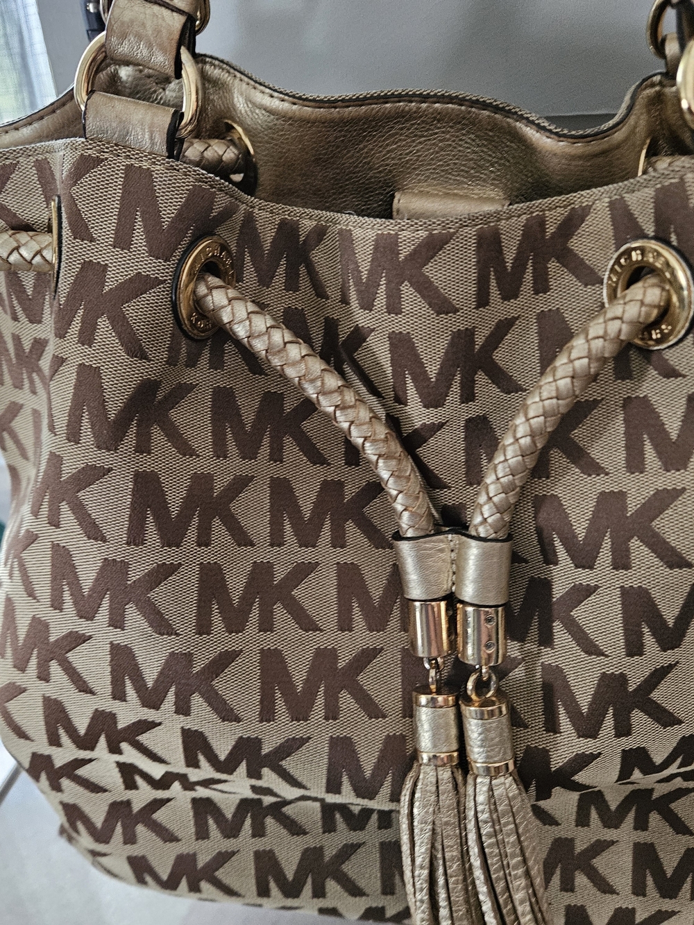 Michael Kors  jet set large signature satchel tote.